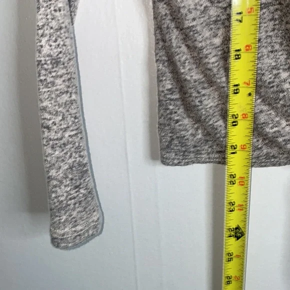 🪿Cute cream lightweight long sleeved top! - Picture 7 of 8